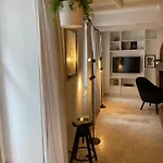 Le Petit Bourgeois - Duplex En Vieille Apartment *
